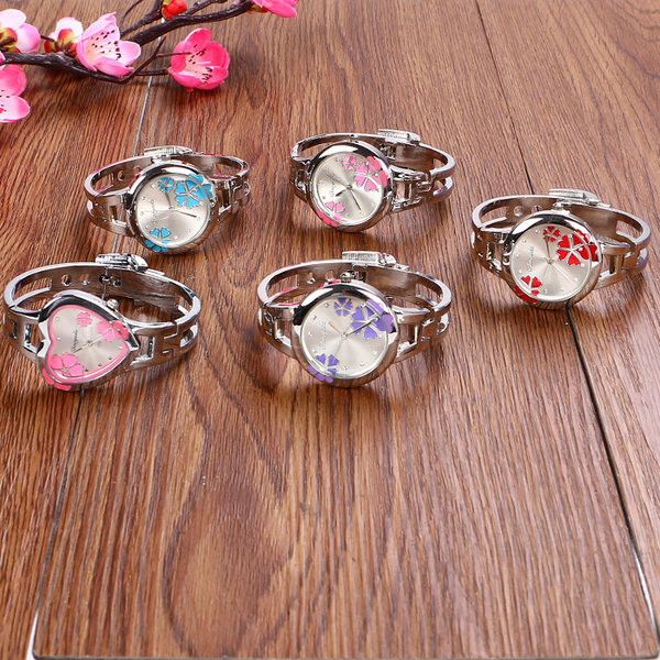 Μοντέρνο ρολόι με λουλούδια - δύο μοντέλα