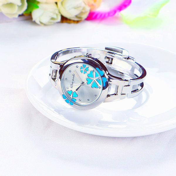 Naiste elegantne käevõru kell