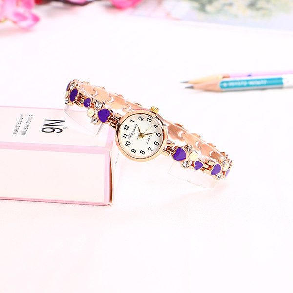 Moderan ženski zlatni sat sa kamenčićima za žene