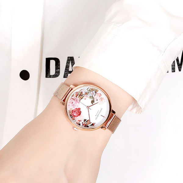 Naiste veekindel lilledega käekell