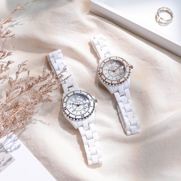 Ümara kujuga naiste käekell