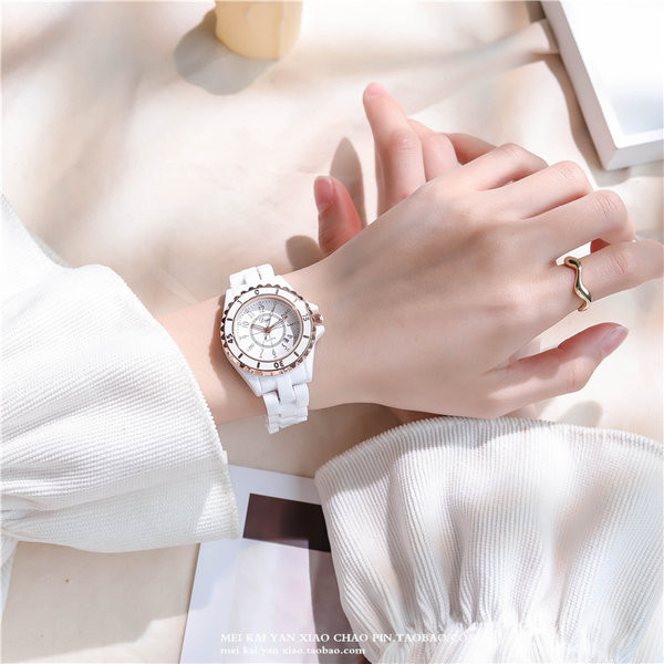 Ümara kujuga naiste käekell