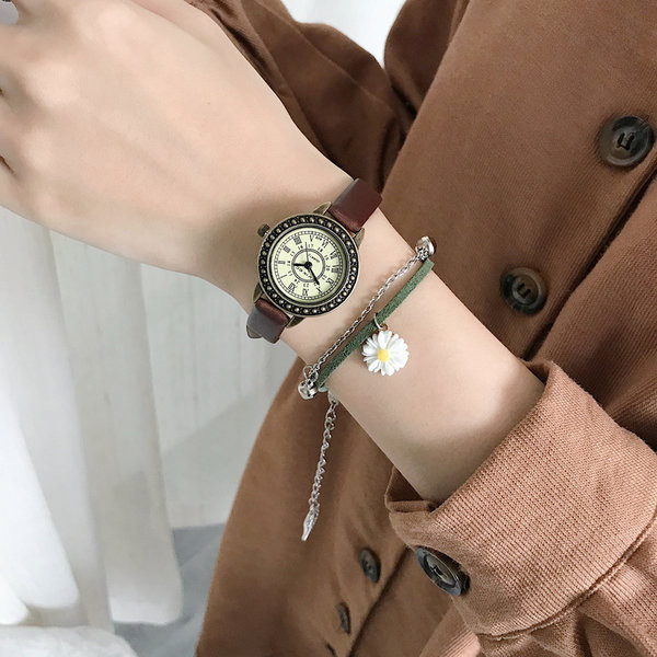 Okrugli sat s kožnim remenom - za žene