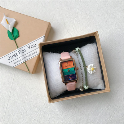 Ristkülikukujulise sihverplaadiga retrostiilis naistekell