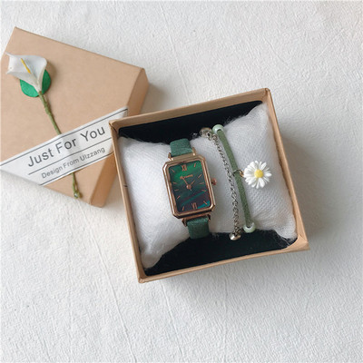 Ristkülikukujulise sihverplaadiga retrostiilis naistekell