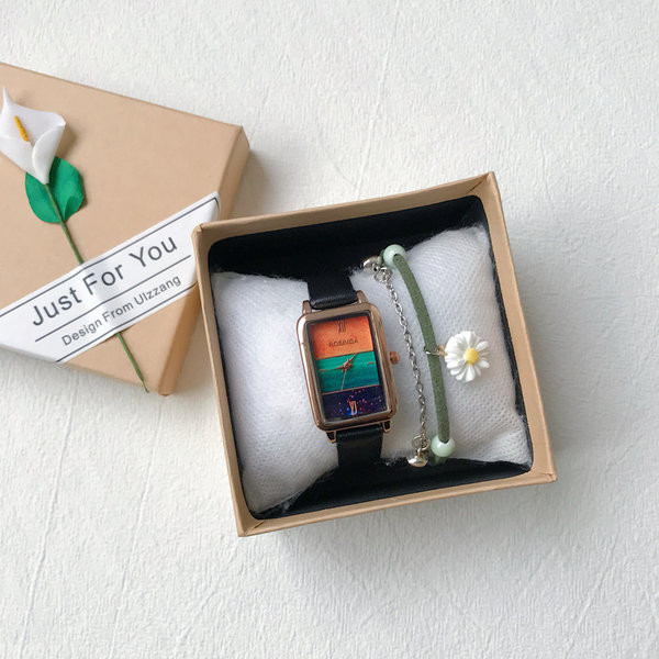 Ristkülikukujulise sihverplaadiga retrostiilis naistekell