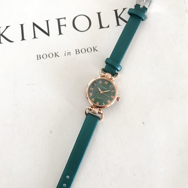 Γυναικείο ρετρό ρολόι με μικρό στρογγυλό καντράν