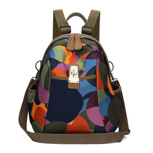 Igapäevane värviline lillemotiividega seljakott