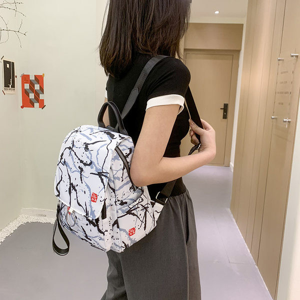 Ženski dnevni ruksak s aplikacijom