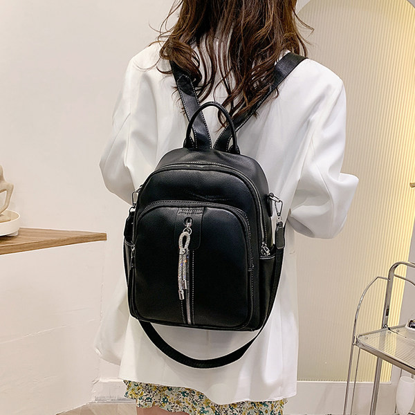 Καθημερινό σακίδιο πλάτης από συνθετικό δέρμα με πλαϊνές τσέπες