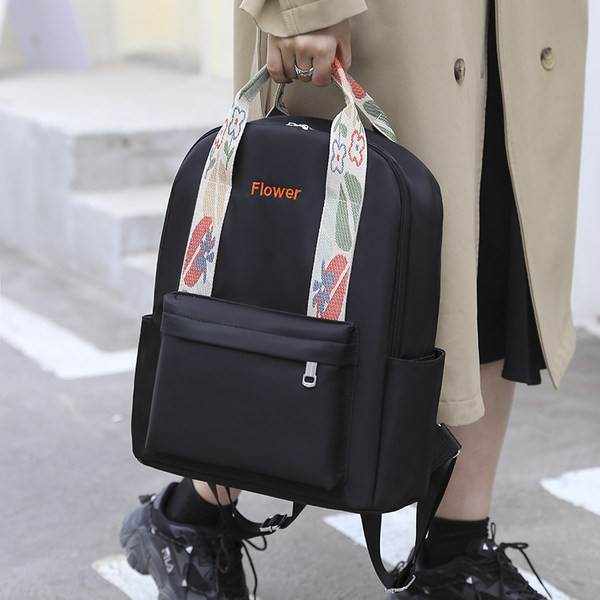 Γυναικείο καθημερινό σακίδιο πλάτης με κεντητή επιγραφή