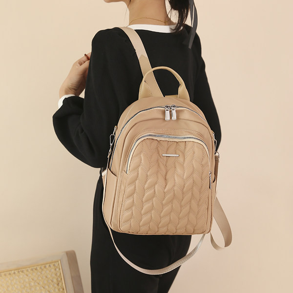 Ženski platneni ruksak s nekoliko pretinaca