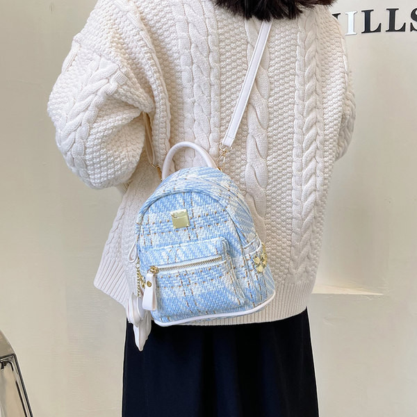 Naiste ruuduline tekstiilist seljakott mitmes suuruses metallist kaunistusega