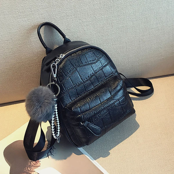 Moderan ženski kožni ruksak u bijeloj i crnoj boji