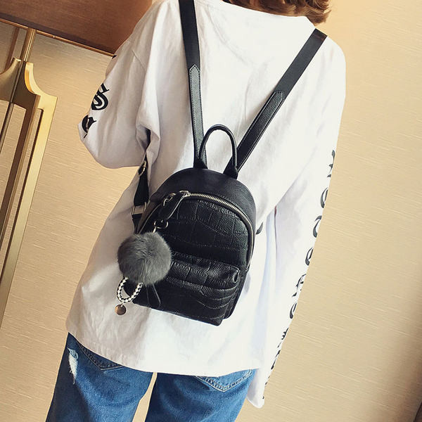 Moderan ženski kožni ruksak u bijeloj i crnoj boji