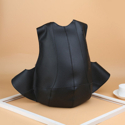 Uut mudelit kirjaga seljakott