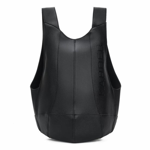 Uut mudelit kirjaga seljakott