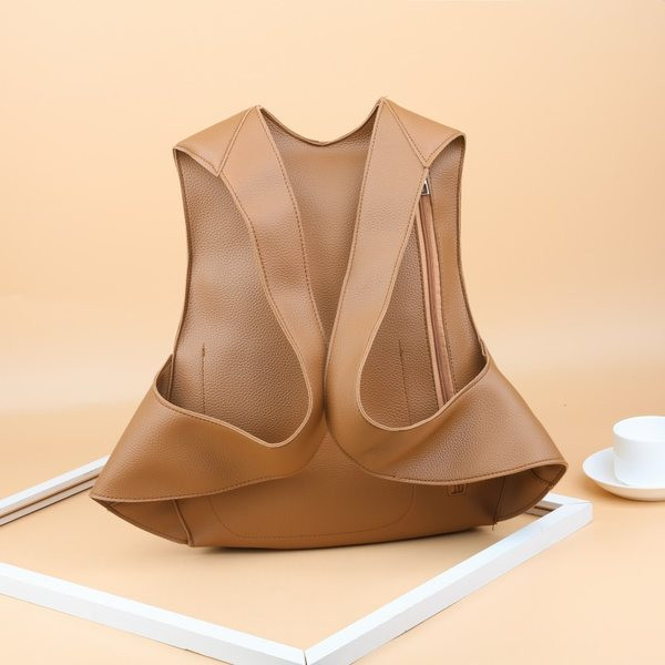 Uut mudelit kirjaga seljakott