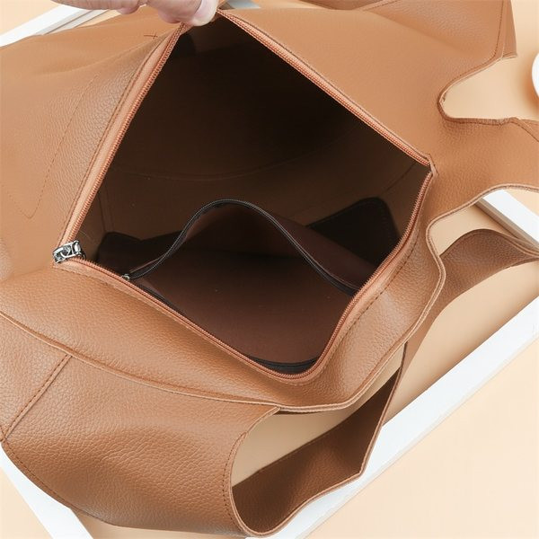 Uut mudelit kirjaga seljakott