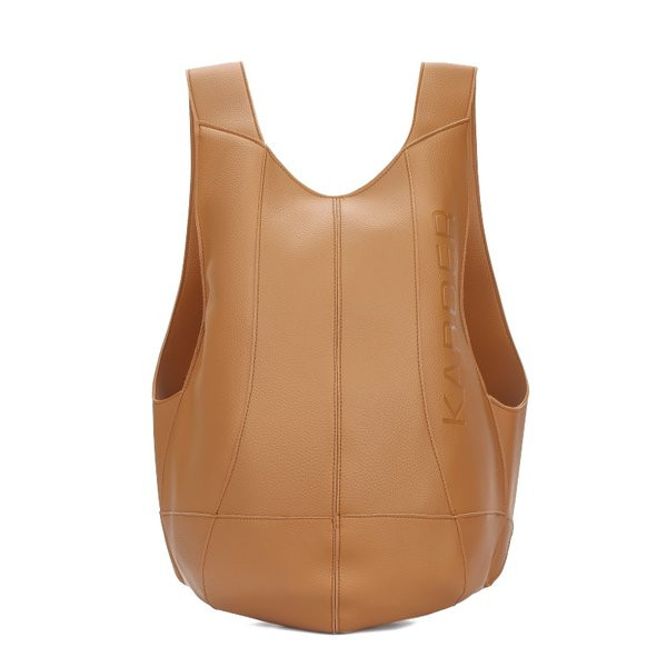 Uut mudelit kirjaga seljakott