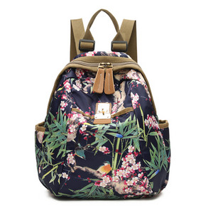 Värviline lillemotiividega naiste seljakott