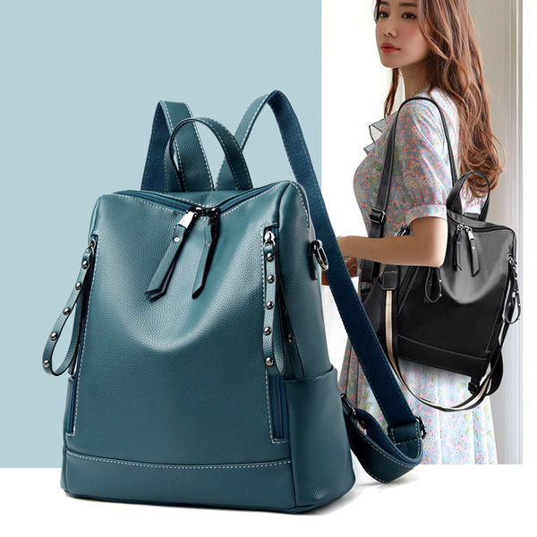 Ženski ruksak od umjetne kože s metalnim zakovicama