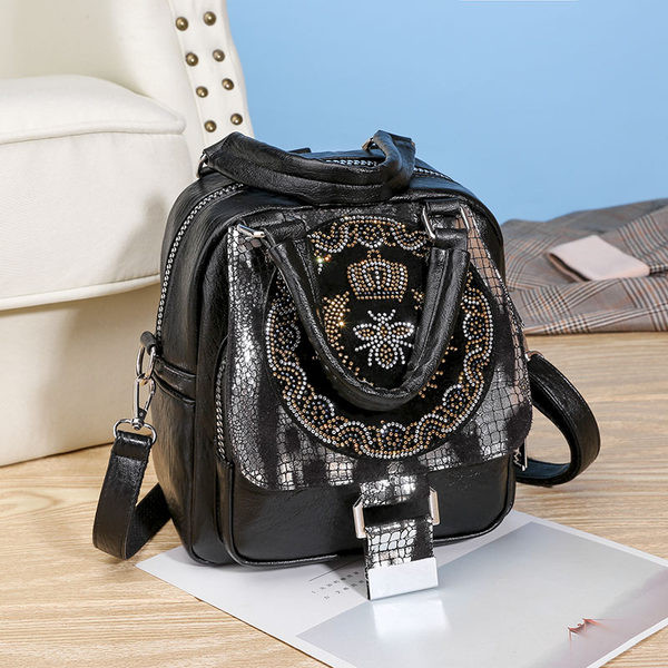 Γυναικείο σακίδιο πλάτης με διακοσμητικές πέτρες και μεταλλικό κούμπωμα