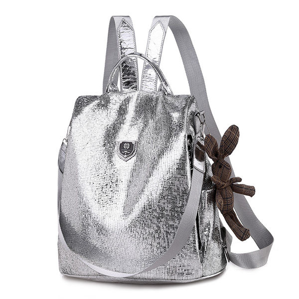 Ženski ruksak sa sjajnim efektom i metalnim ukrasom
