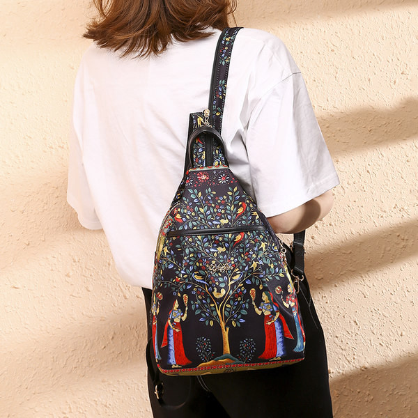 Ženski tekstilni ruksak sa metalnim natpisom