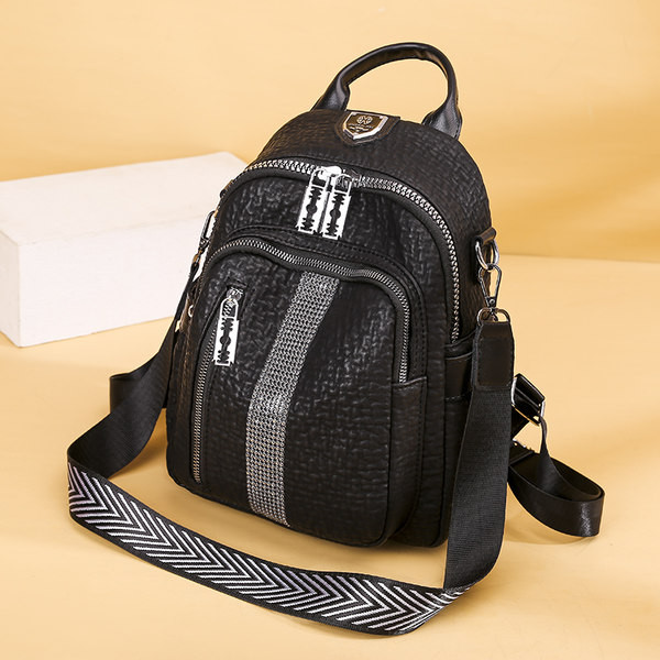 Ženski svakodnevni ruksak od eko kože sa metalnim ukrasom