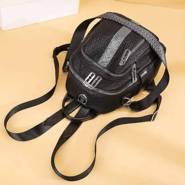 Ženski svakodnevni ruksak od eko kože sa metalnim ukrasom