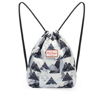 Naiste riidest aplikatsiooniga seljakott