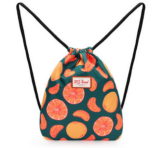 Naiste riidest aplikatsiooniga seljakott