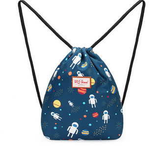 Naiste riidest aplikatsiooniga seljakott