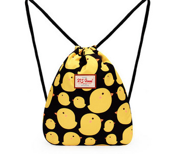 Naiste riidest aplikatsiooniga seljakott