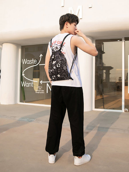 Naiste riidest aplikatsiooniga seljakott