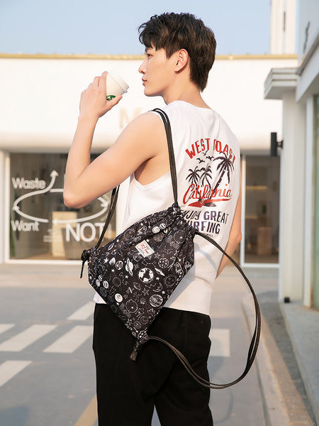 Naiste riidest aplikatsiooniga seljakott