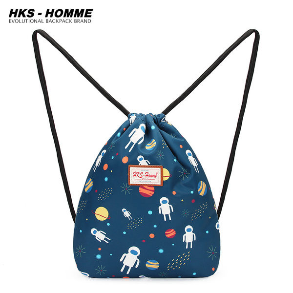 Drobinė moteriška kuprinė su aplikacijomis