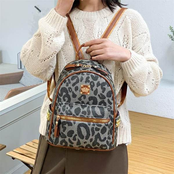 Ženski ruksak s prednjim džepom i patentnim zatvaračem - više boja