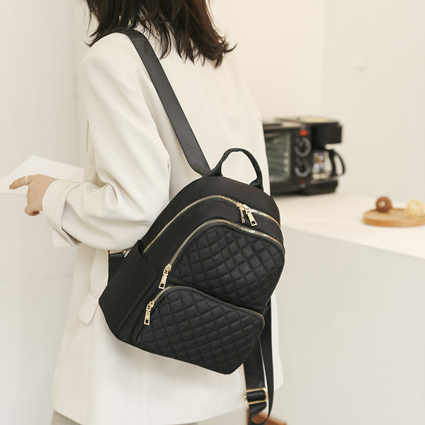 Moderan ženski ruksak s tekstilnim ručkama