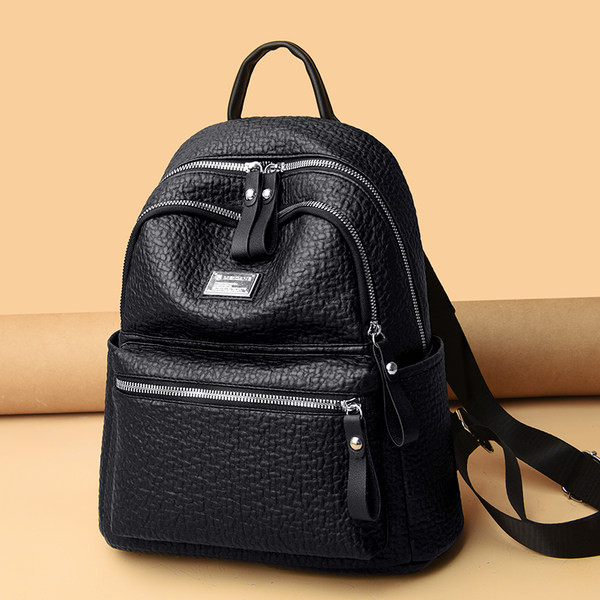 Svakodnevni ruksak od umjetne kože s crnim patentnim zatvaračima