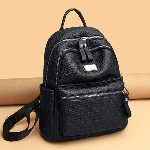 Svakodnevni ruksak od umjetne kože s crnim patentnim zatvaračima