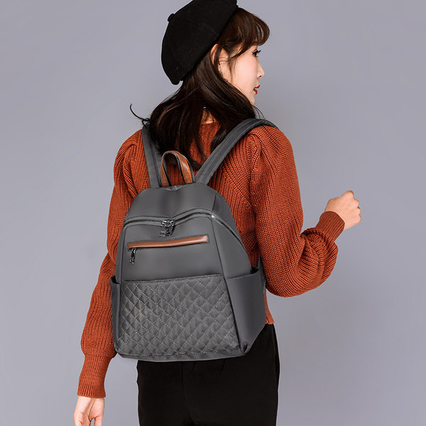 Ženski tekstilni ruksak za svakodnevnu upotrebu sa patentnim zatvaračem