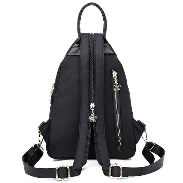 Ženski ruksak s vezom i metalnim elementom