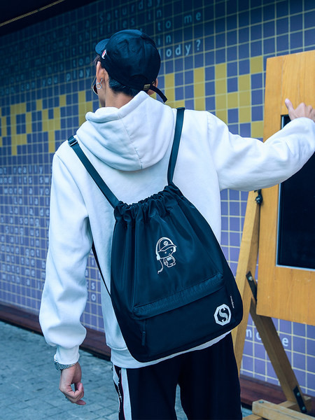 Ležeran tekstilni ruksak s prednjim džepom