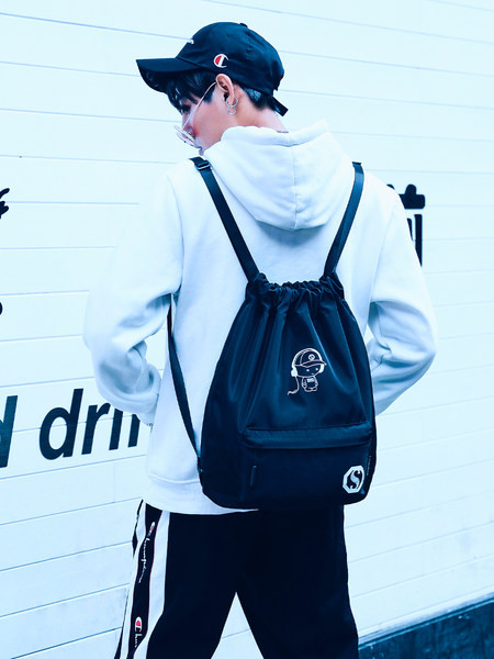 Ležeran tekstilni ruksak s prednjim džepom