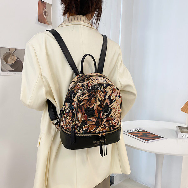 Spalvinga kuprinė su užtrauktukais - moterims