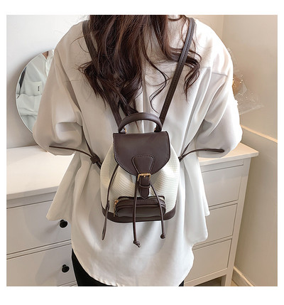 Mali ženski ruksak s metalnim kopčanjem