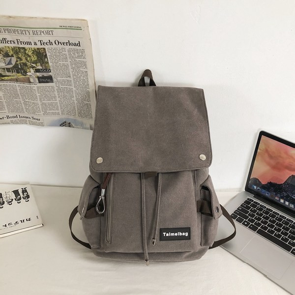 Igapäevane seljakott embleemi ja lipsudega