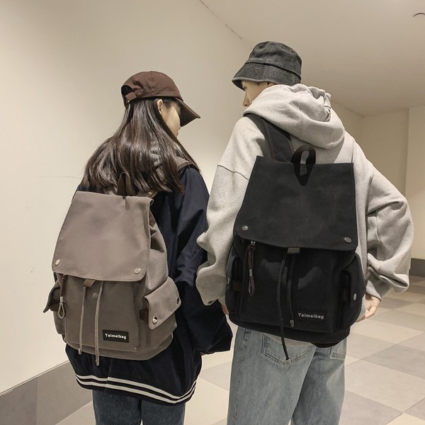 Igapäevane seljakott embleemi ja lipsudega